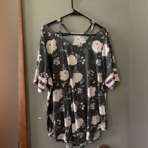 Maurice’s plus size 2x floral top